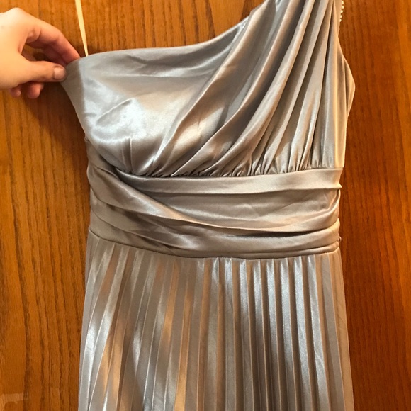 Off-the-shoulder Silver Cocktail Dress - Picture 3 of 3